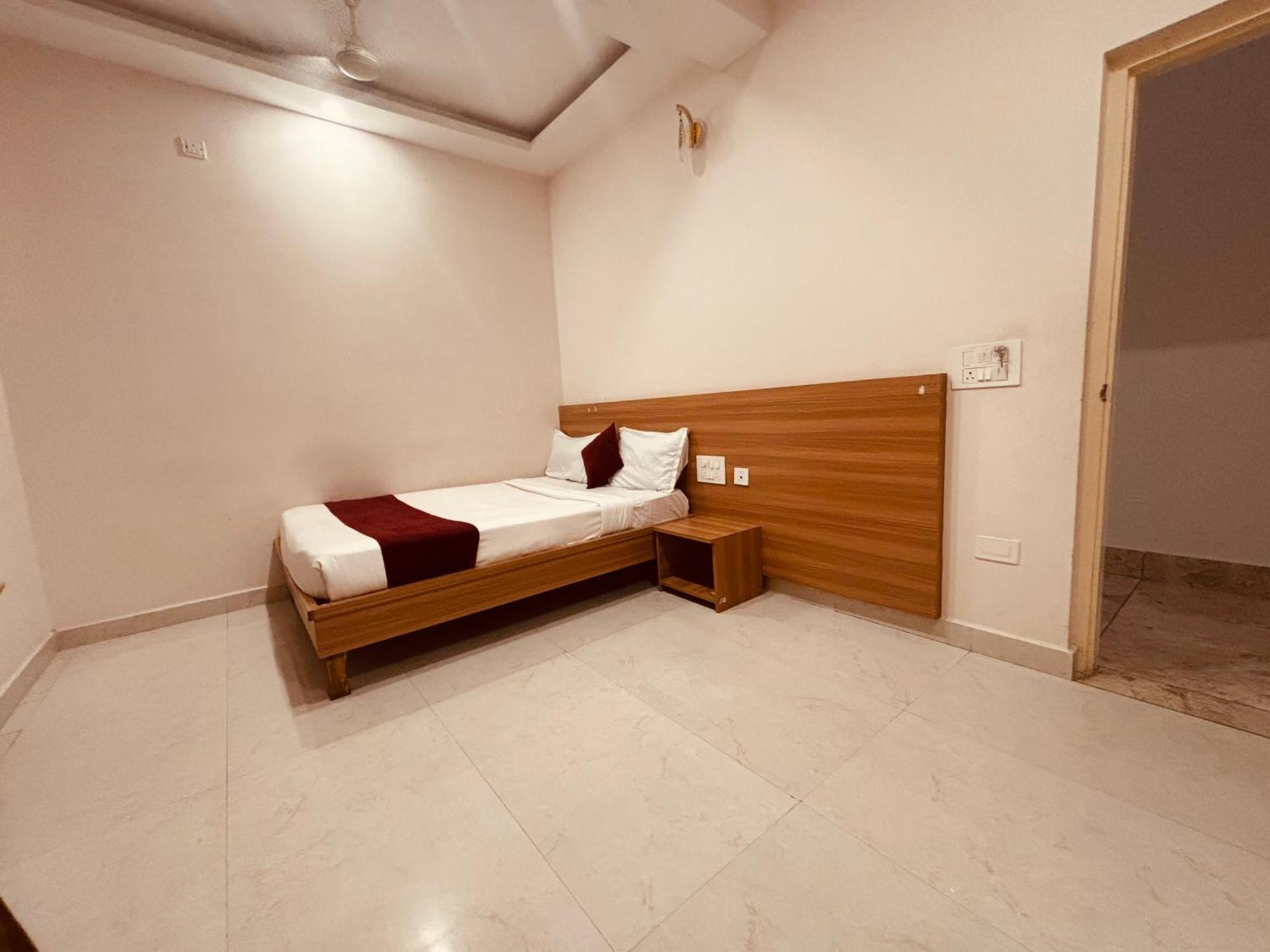 מייזור Seema Palace Inn 1 Km From Railwaystaion מראה חיצוני תמונה